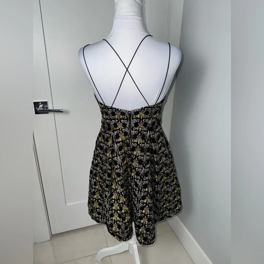 Alice + Olivia Marilla Cocktail Dress/Size 4 - Picture 6 of 10